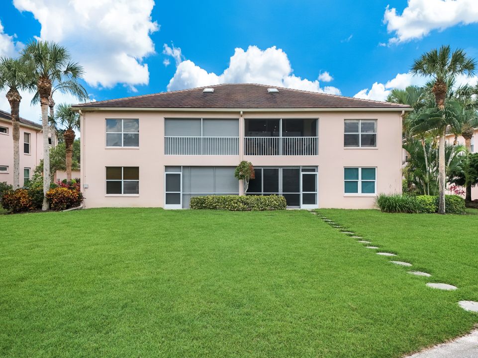 526 Lake Louise Cir #402, Naples, FL 34110