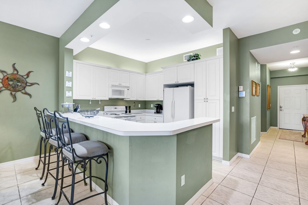 460 Launch Cir #202, Naples, FL 34108