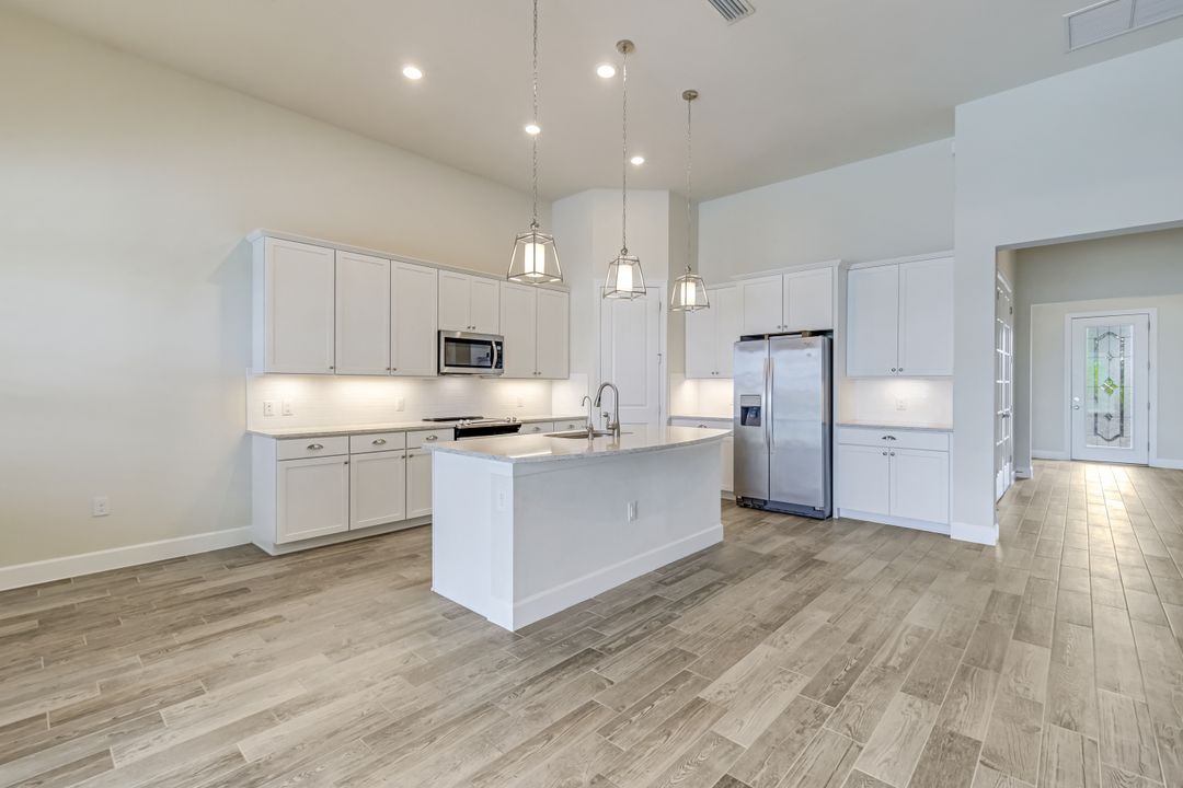 17146 Ashcomb Wy, Estero, FL 33928