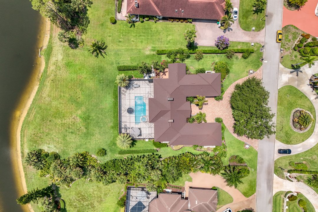 4701 Oak Leaf Dr, Naples, FL 34119