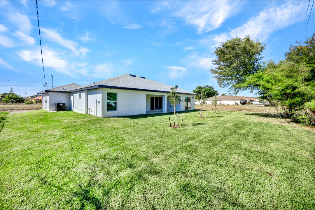 1205 NE 12th St, Cape Coral, FL 33909