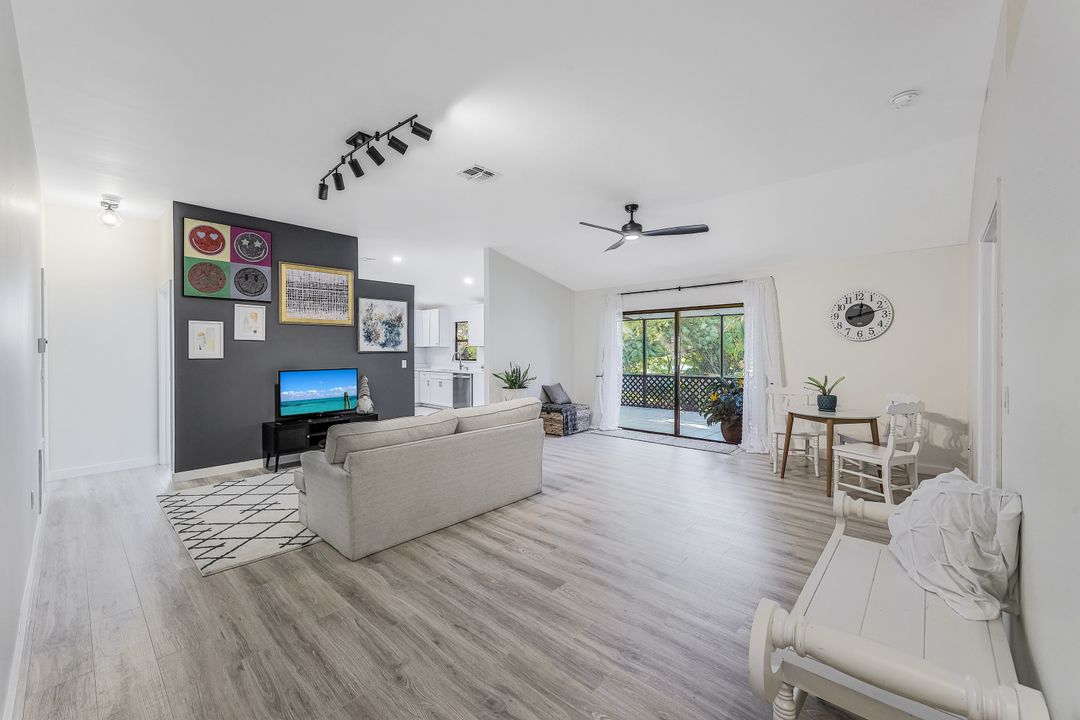 3658 Kent Dr, Naples, FL 34112