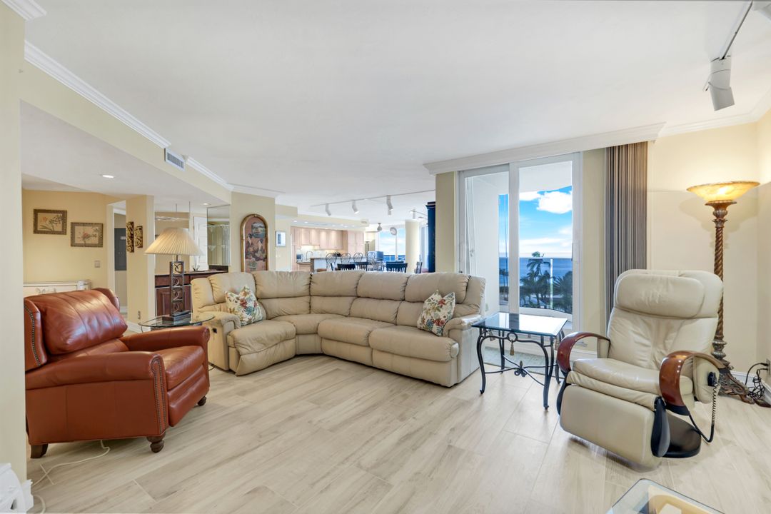 4041 Gulf Shore Blvd N #403, Naples, FL 34103