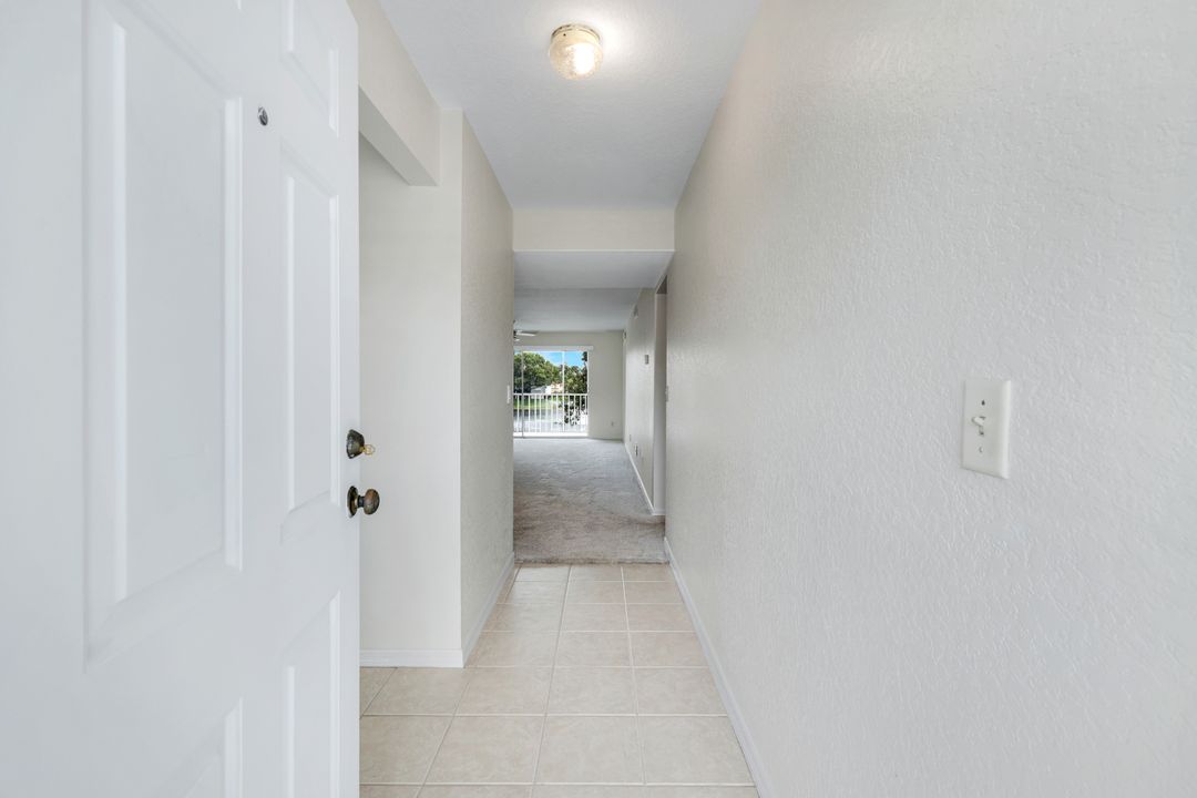 9850 Victoria Ln #205, Naples, FL 34109