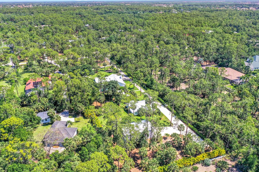 6010 Standing Oaks Ln, Naples, FL 34119