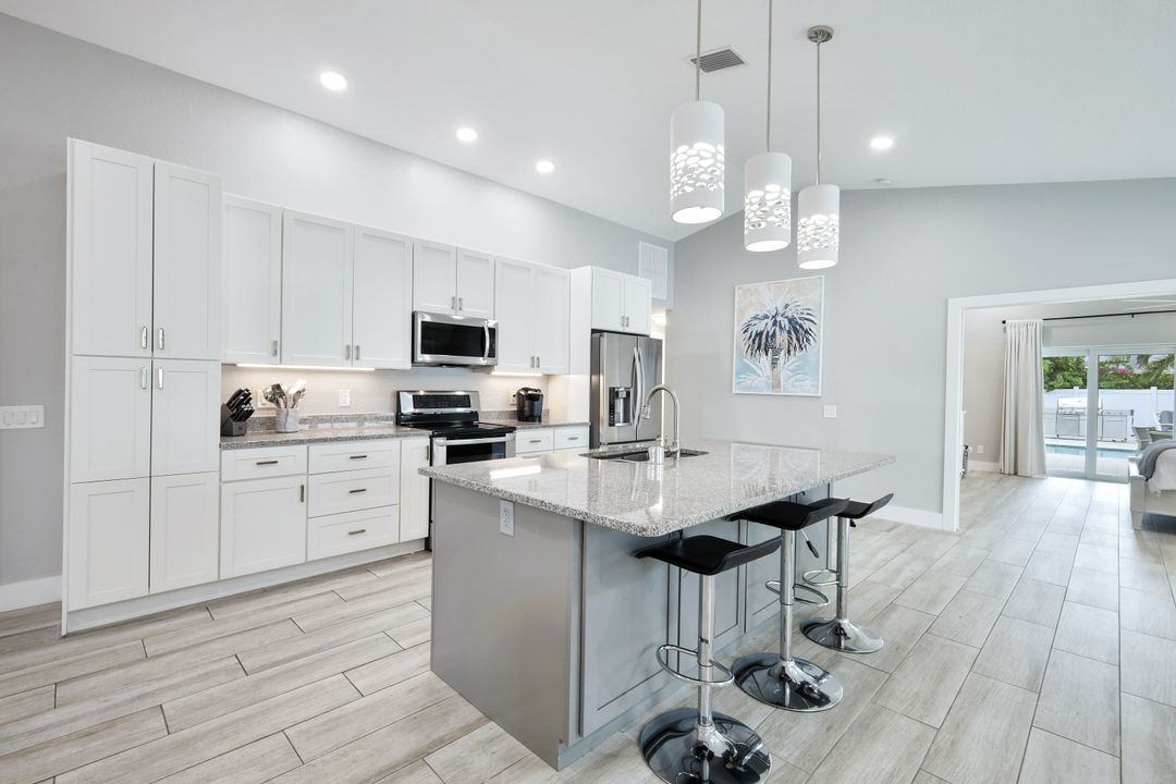 820 102nd Ave N, Naples, FL 34108