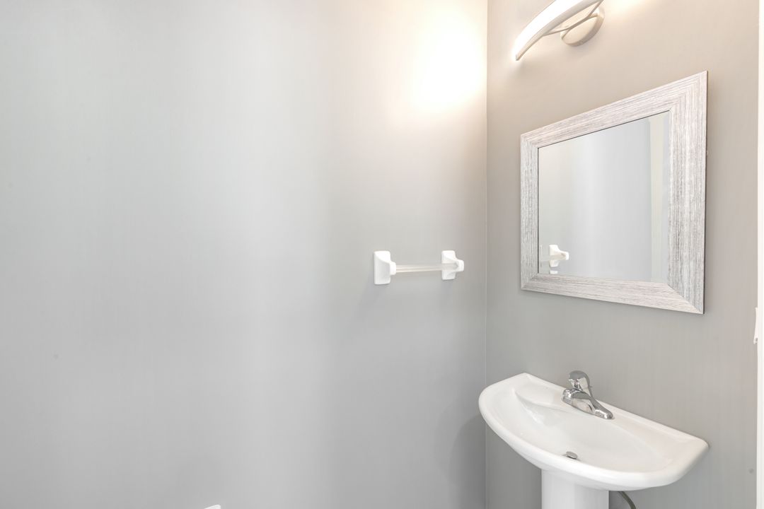 1088 Oxford Ln #48, Naples, FL 34105