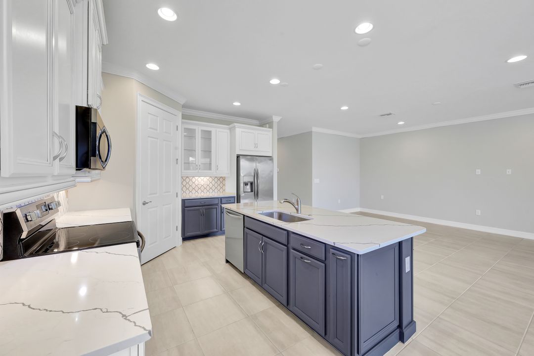 14704 Kelson Cir, Naples, FL 34114