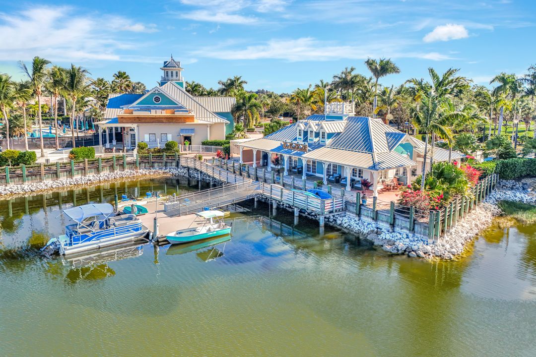 14863 Edgewater Cir, Naples, FL 34114