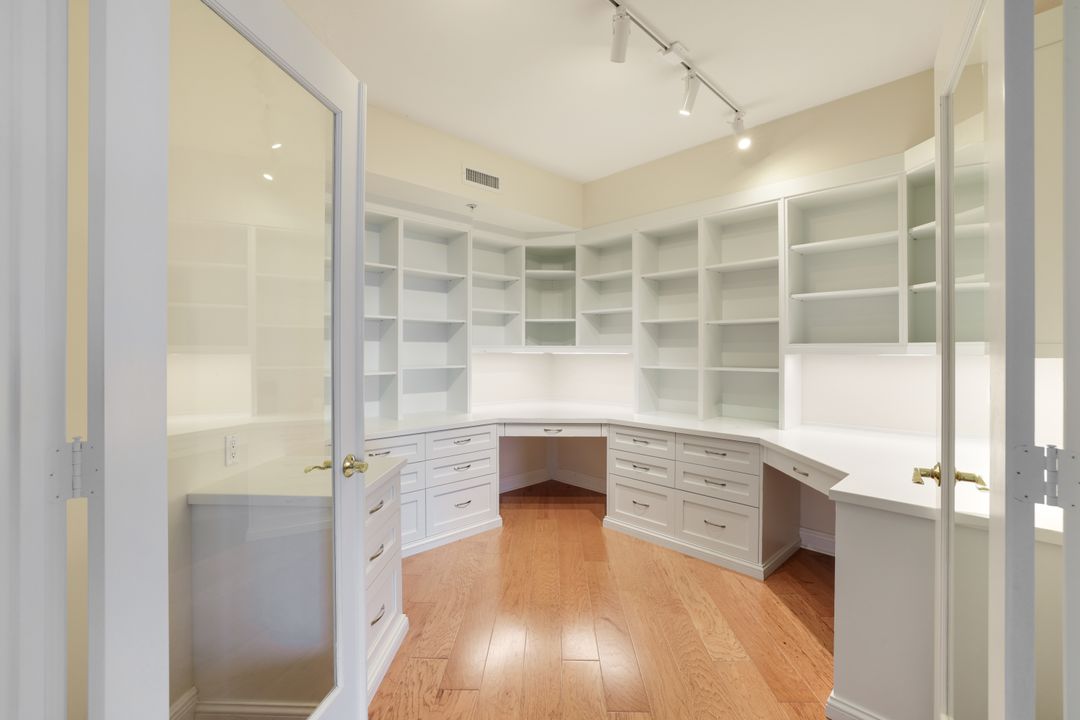 1060 Borghese Ln #1402, Naples, FL 34114