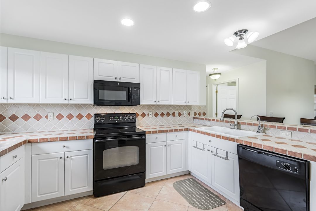 1933 SW 38th St, Cape Coral, FL 33914