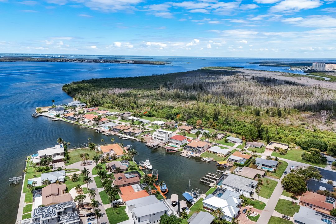 5929 SW 1st Ct, Cape Coral, FL 33914