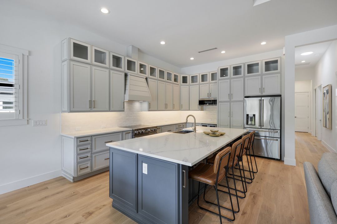 668 93rd Ave N, Naples, FL 34108