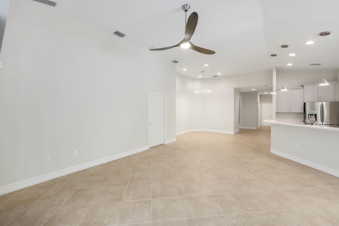 2040 Tarpon Bay Dr N #201, Naples, FL 34119