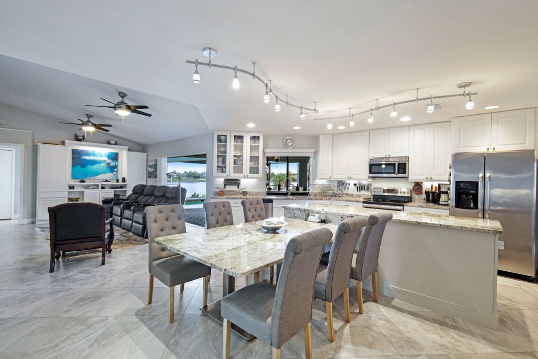 1222 SW 4th Ct, Cape Coral, FL 33991