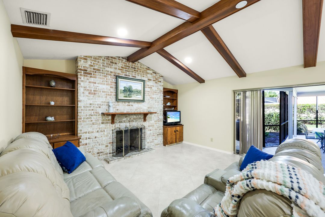 2383 Mayfield Ct, Naples, FL 34105