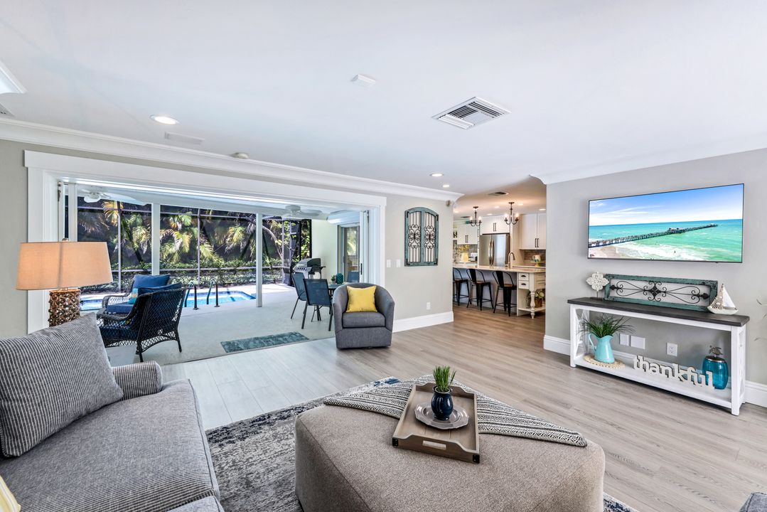 723 Willowhead Dr, Naples, FL 34103