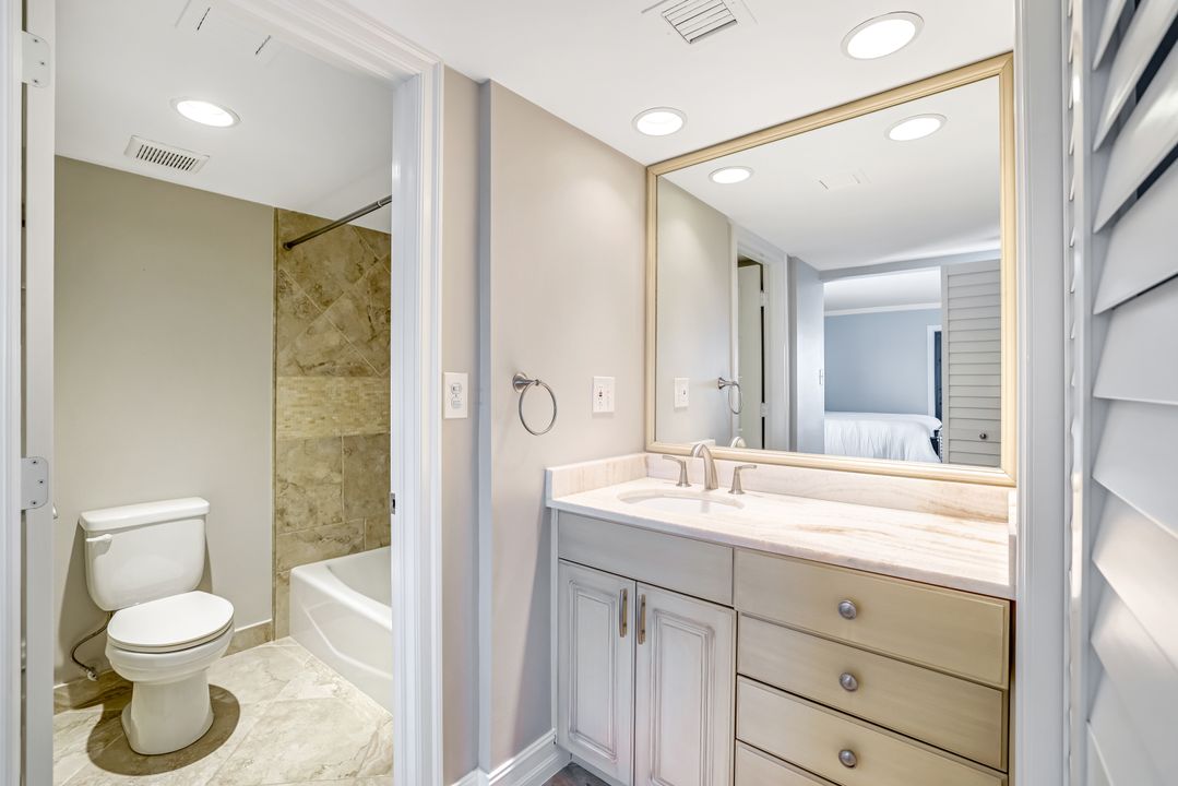 3430 Gulf Shore Blvd N #5J, Naples, FL 34103