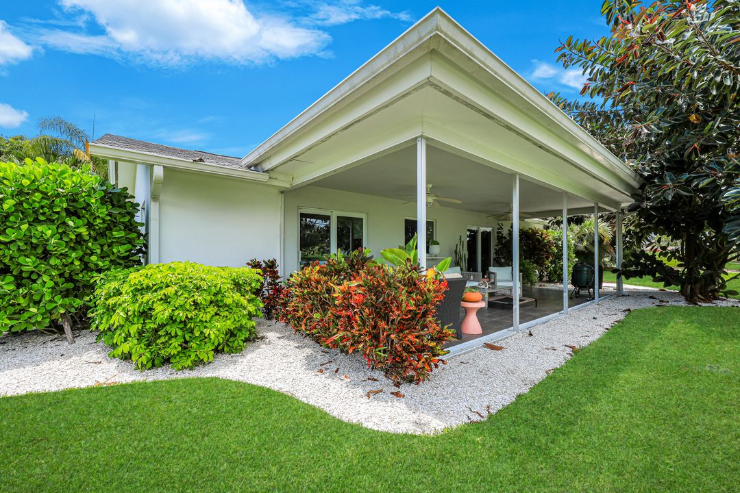 4333 Beechwood Lake Dr, Naples, FL 34112