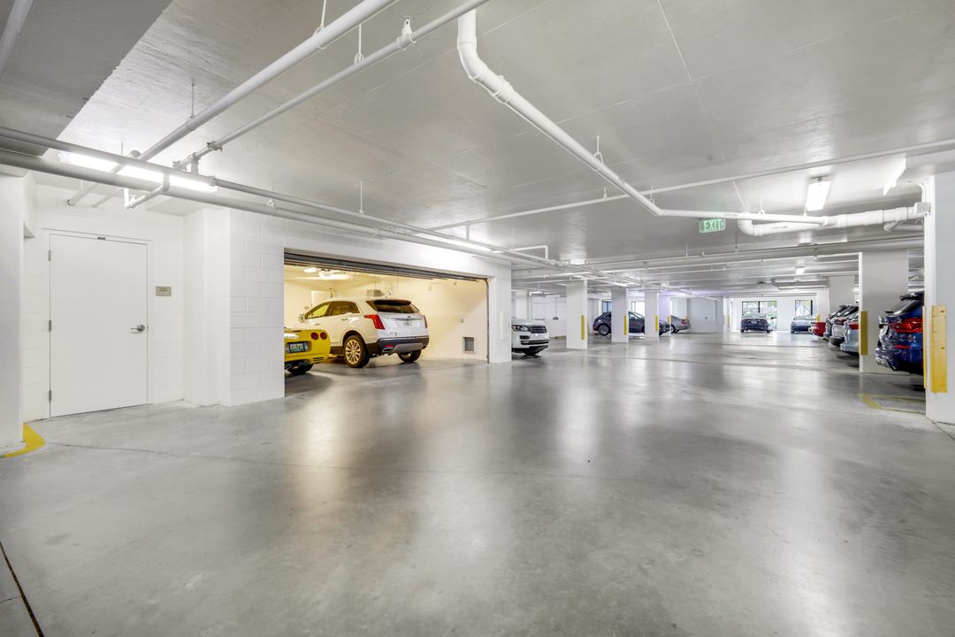 455 Cove Tower Dr #1701, Naples, FL 34110