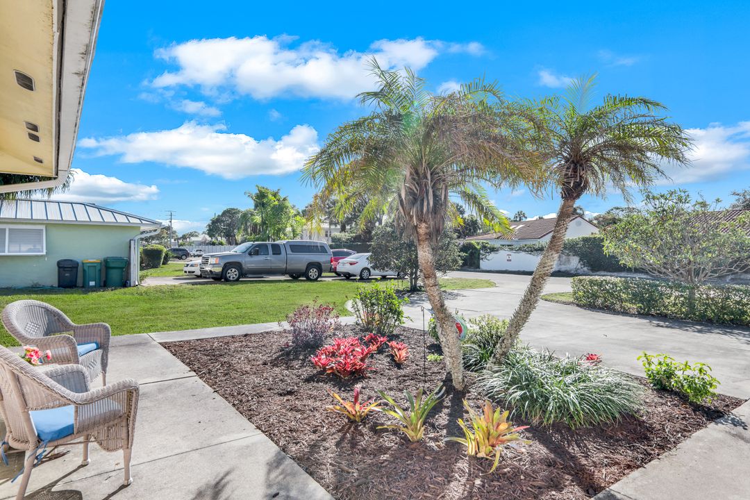 761 91st Ave N, Naples, FL 34108