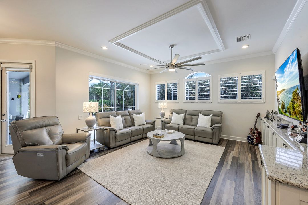 8392 Northhampton Ct, Naples, FL 34120