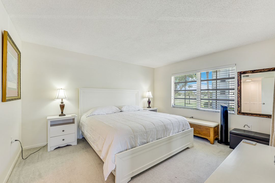 5 High Point Cir W #204, Naples, FL 34103