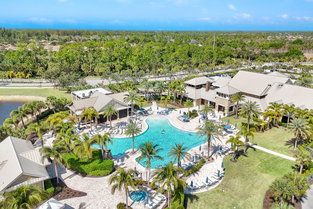 7460 Blackberry Dr, Naples, FL 34114