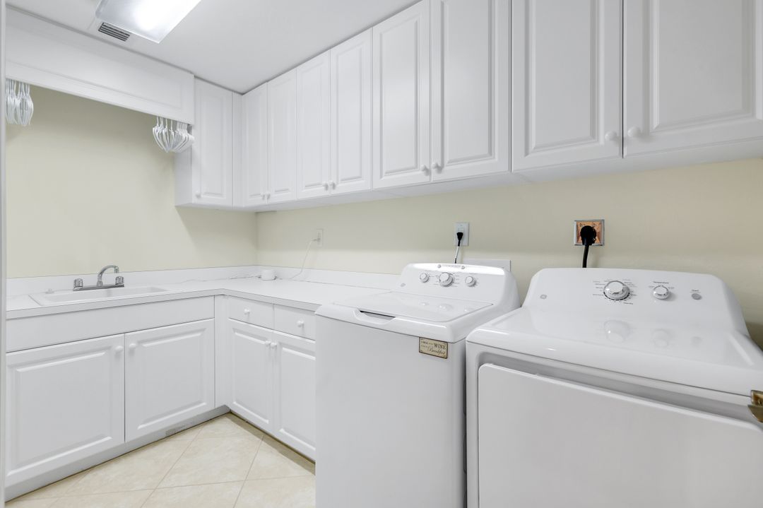 285 Grande Way #401, Naples, FL 34110