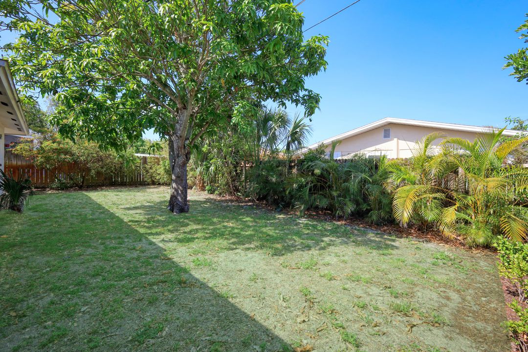 4587 Capri Dr, Naples, FL 34103