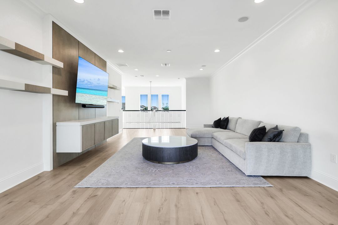 6273 Negril Isle Dr, Naples, FL 34113