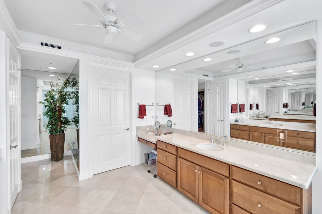 285 Grande Way #1601, Naples, FL 34110