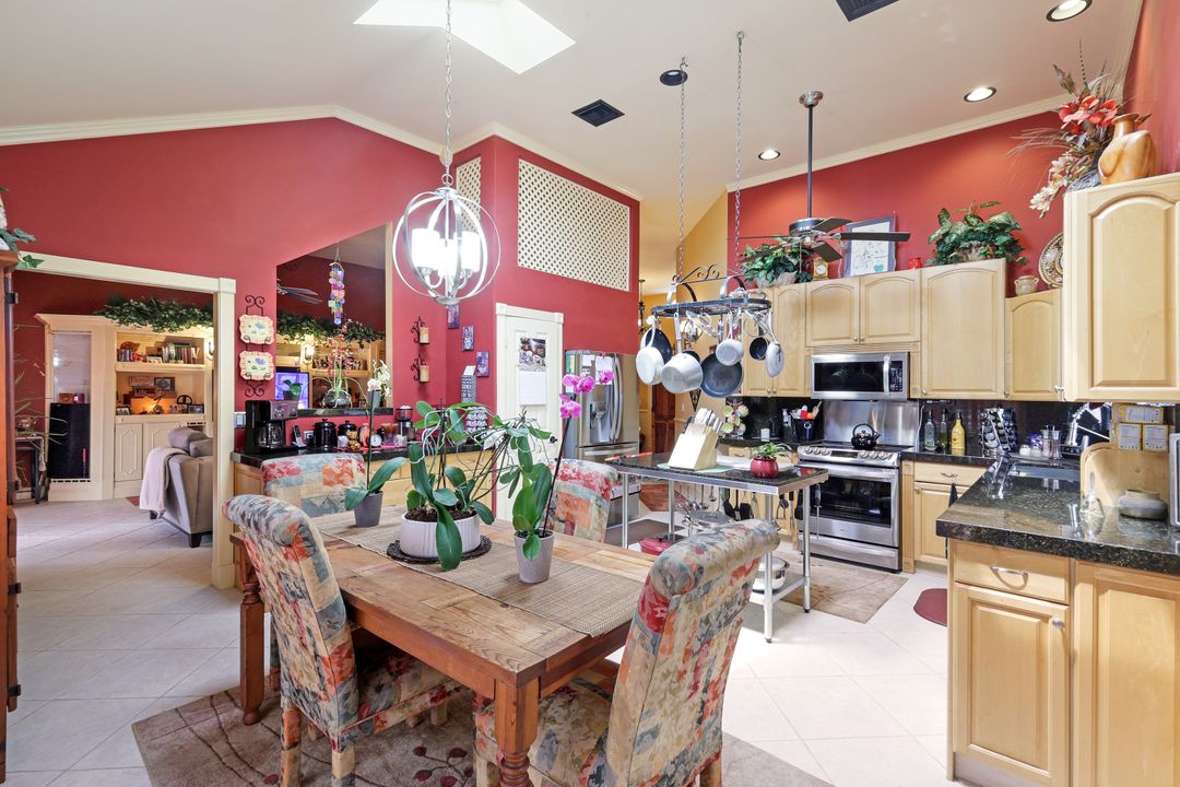 84 Valley Stream Ln, Naples, FL 34113