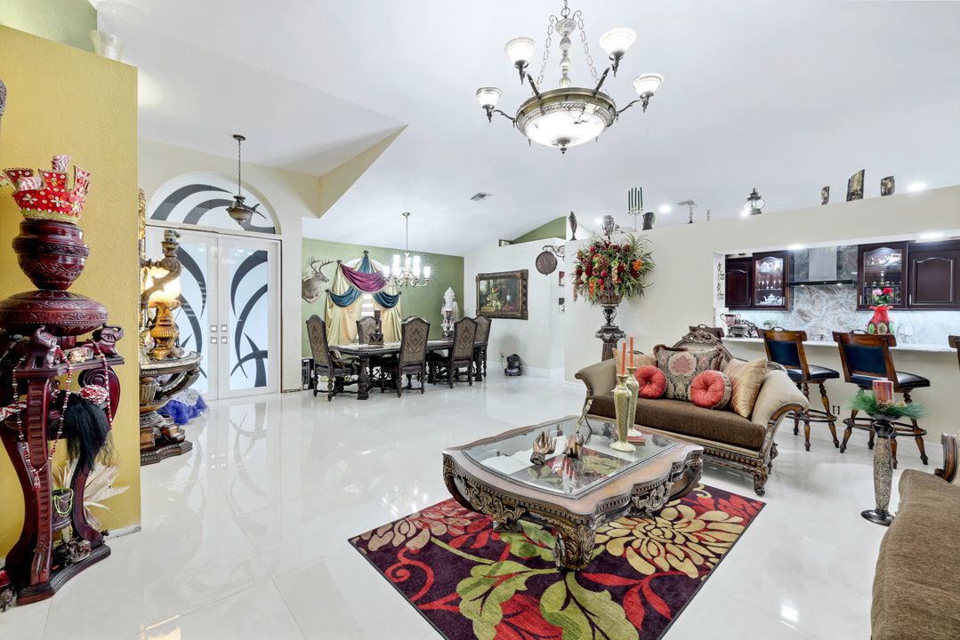 221 10th St SE, Naples, FL 34117