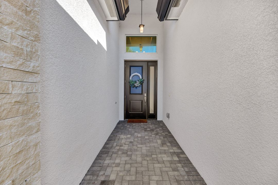12261 Windamere Trl, Naples, FL 34120