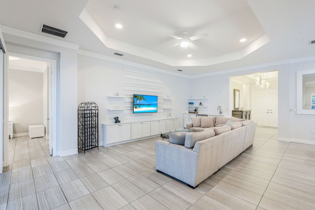 2777 Cinnamon Bay Cir, Naples, FL 34119