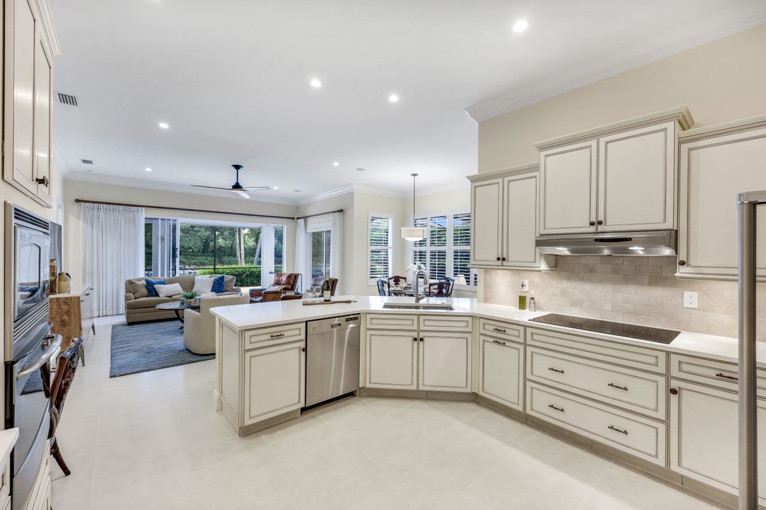 6632 Glen Arbor Way, Naples, FL 34119