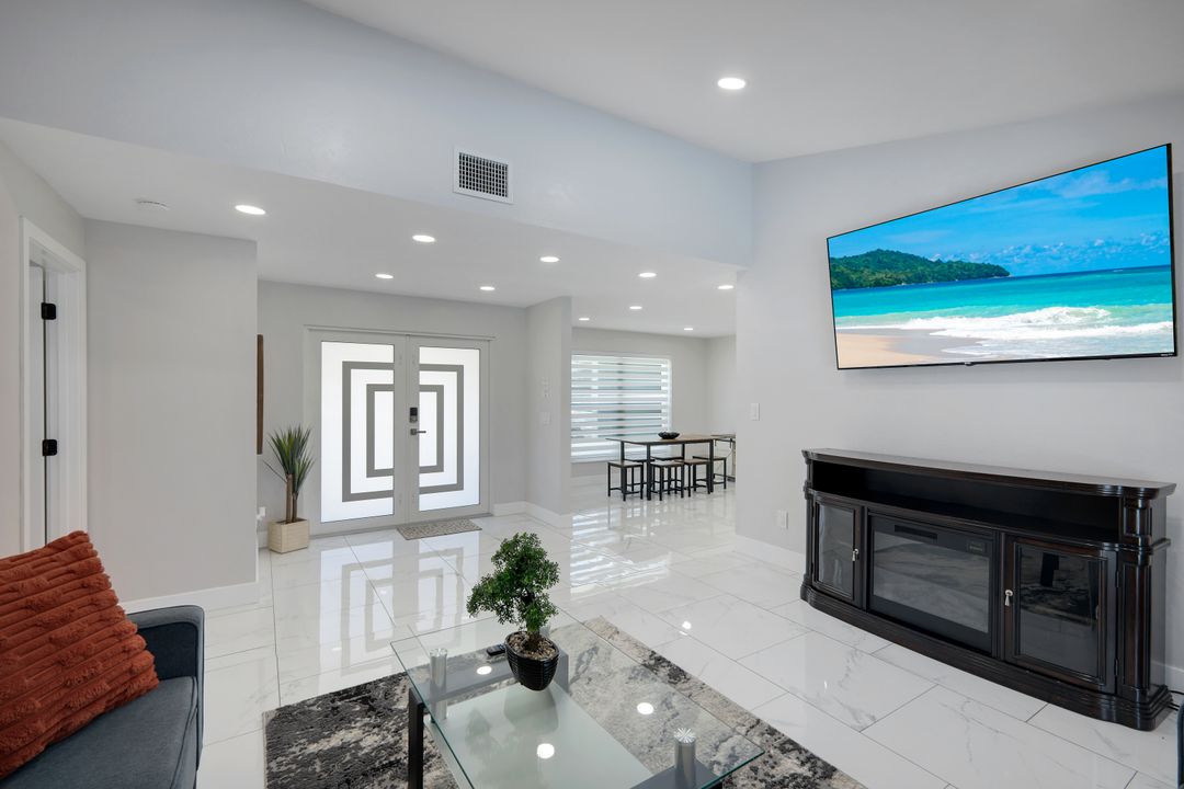 1813 Hancock Bridge Pkwy, Cape Coral, FL 33990