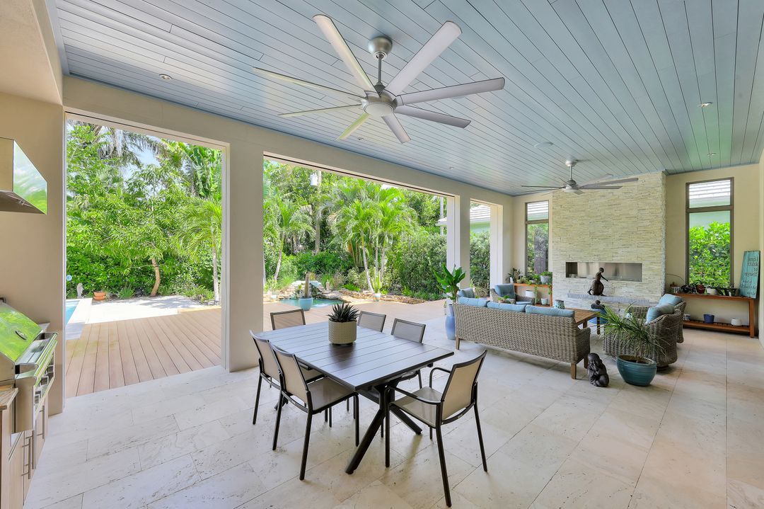 355 7th Ave S, Naples, FL 34102