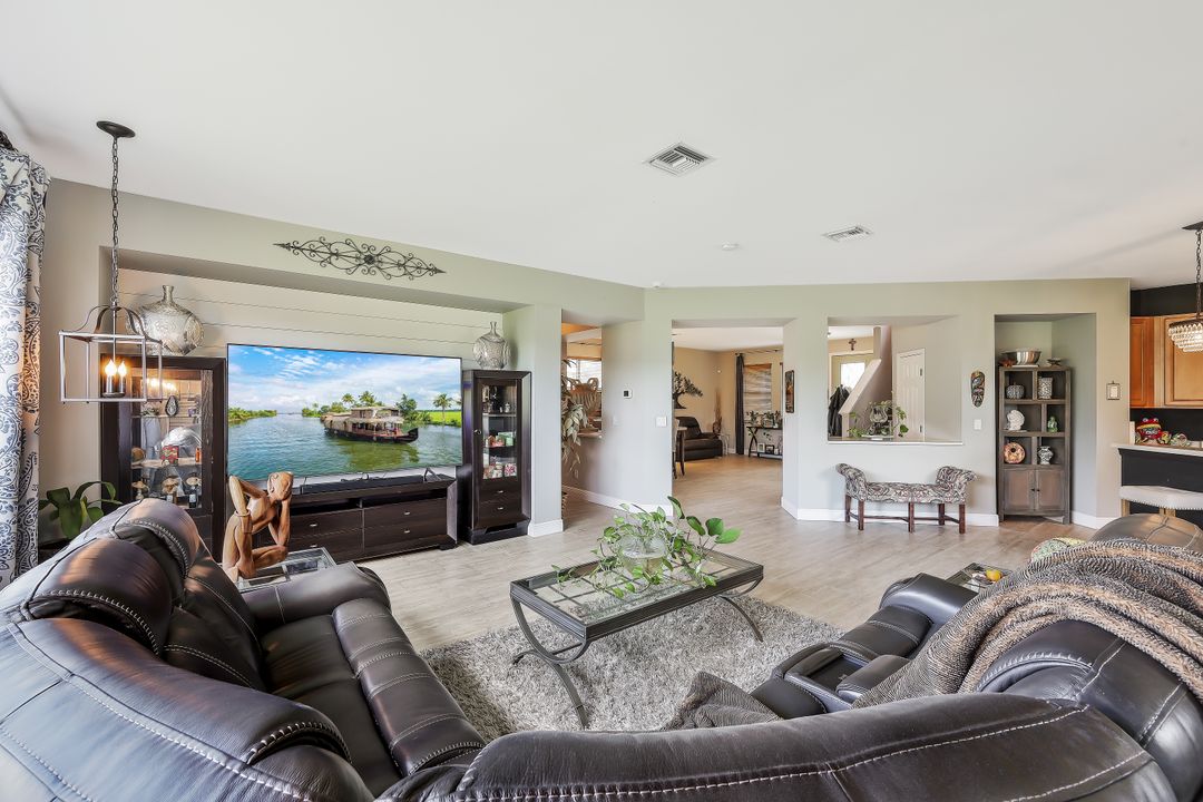 18261 Pine Nut Ct, Lehigh Acres, FL 33972