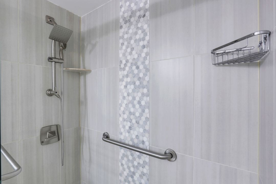 5 Bluebill Ave APT 506, Naples, FL 34108