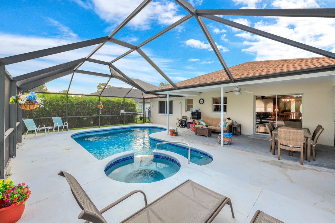 231 Trafalgar Pkwy, Cape Coral, FL 33991