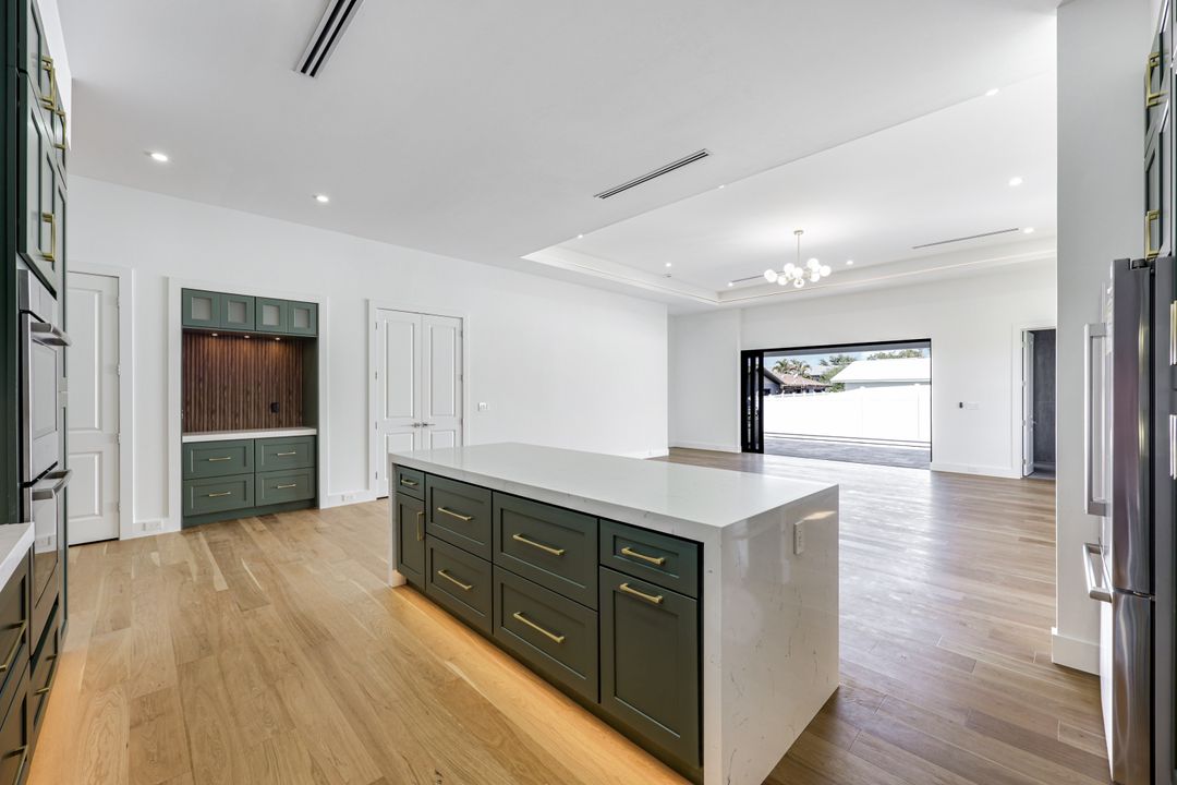 1381 Trail Terrace Dr, Naples, FL 34103