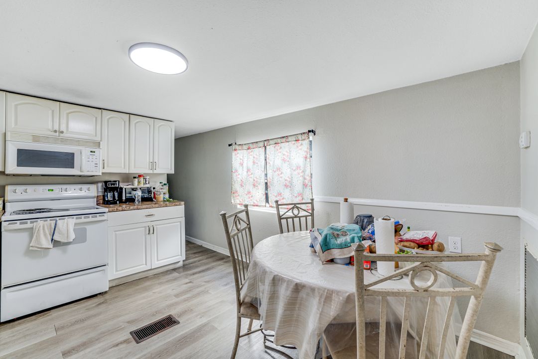 106 Moon Bay St, Naples, FL 34114