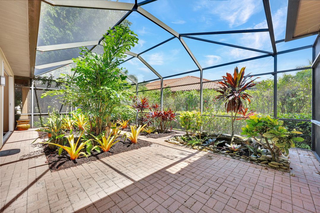 8840 Mariposa Ct, Naples, FL 34113