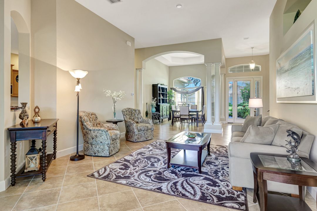 9693 Cobalt Cove Cir, Naples, FL 34120