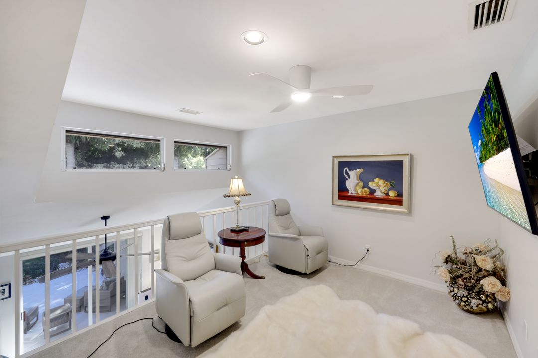 370 Edgemere Way N, Naples, FL 34105