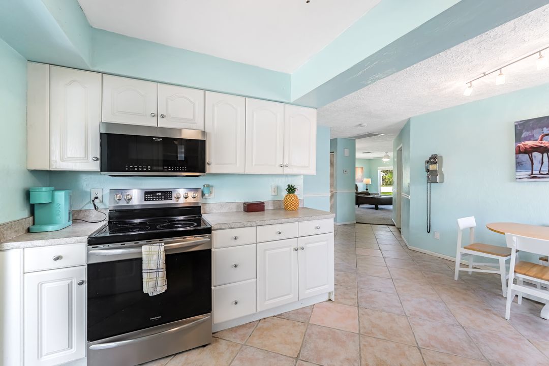 764 104th Ave N, Naples, FL 34108