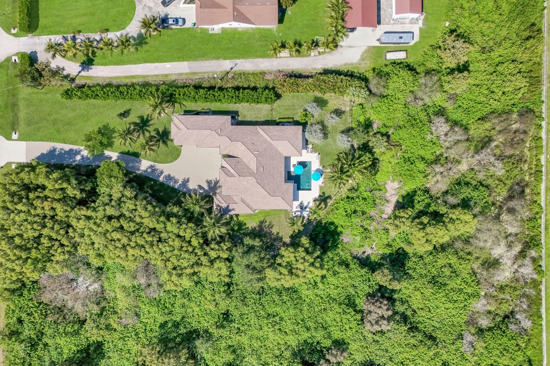5861 Napa Woods Way, Naples, FL 34116