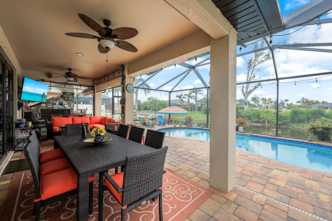 301 SE 21st Ln, Cape Coral, FL 33990